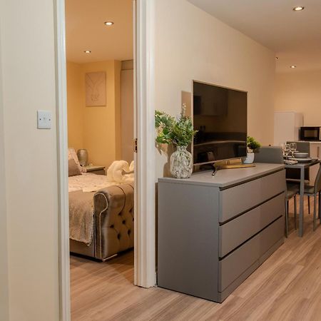 Cosy 1 Bedroom Basement Apartment With Private Patio Area Londra Exterior foto