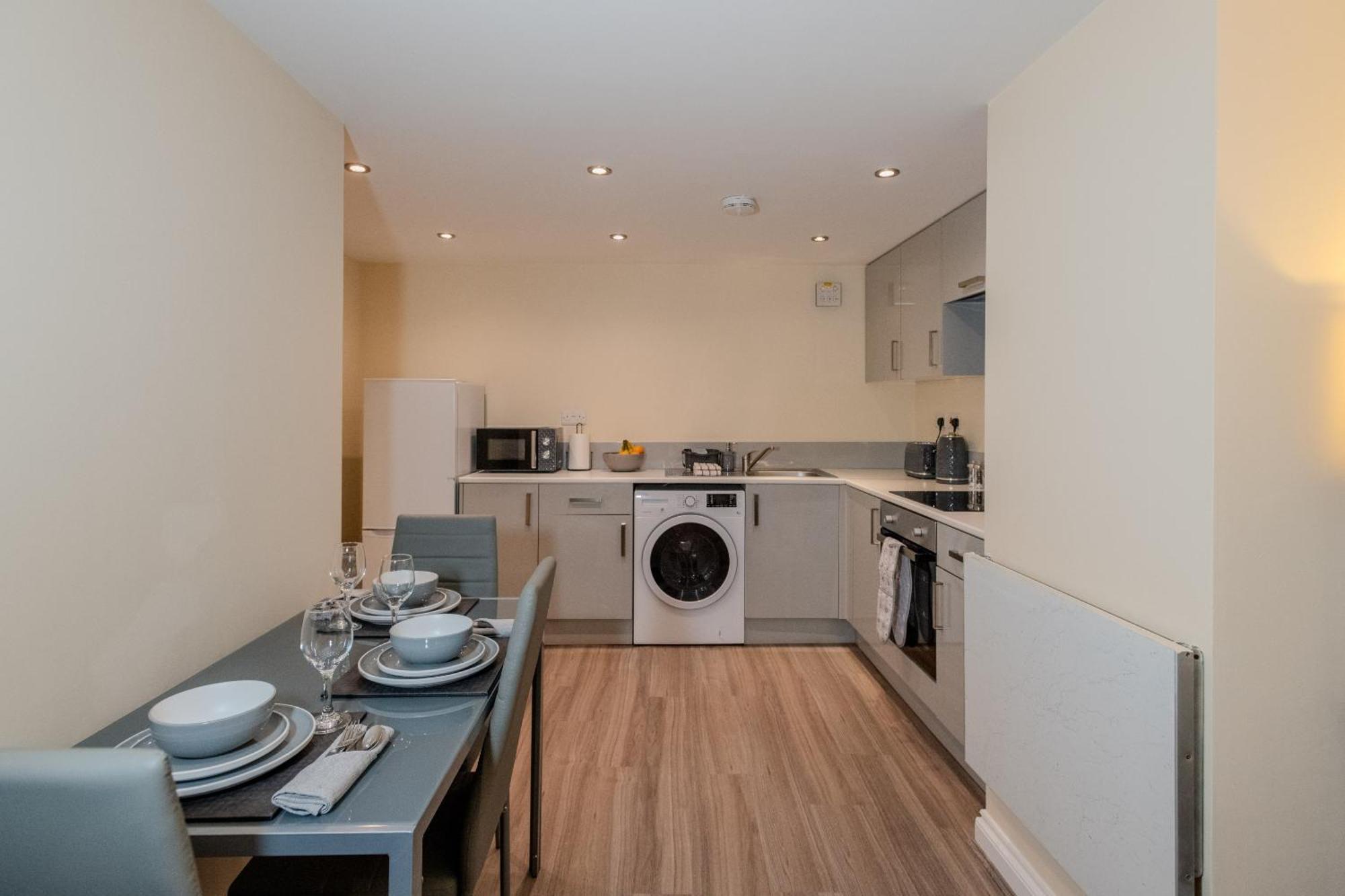 Cosy 1 Bedroom Basement Apartment With Private Patio Area Londra Exterior foto