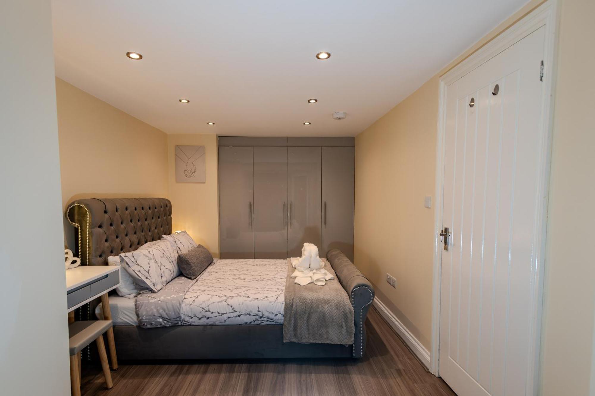 Cosy 1 Bedroom Basement Apartment With Private Patio Area Londra Exterior foto