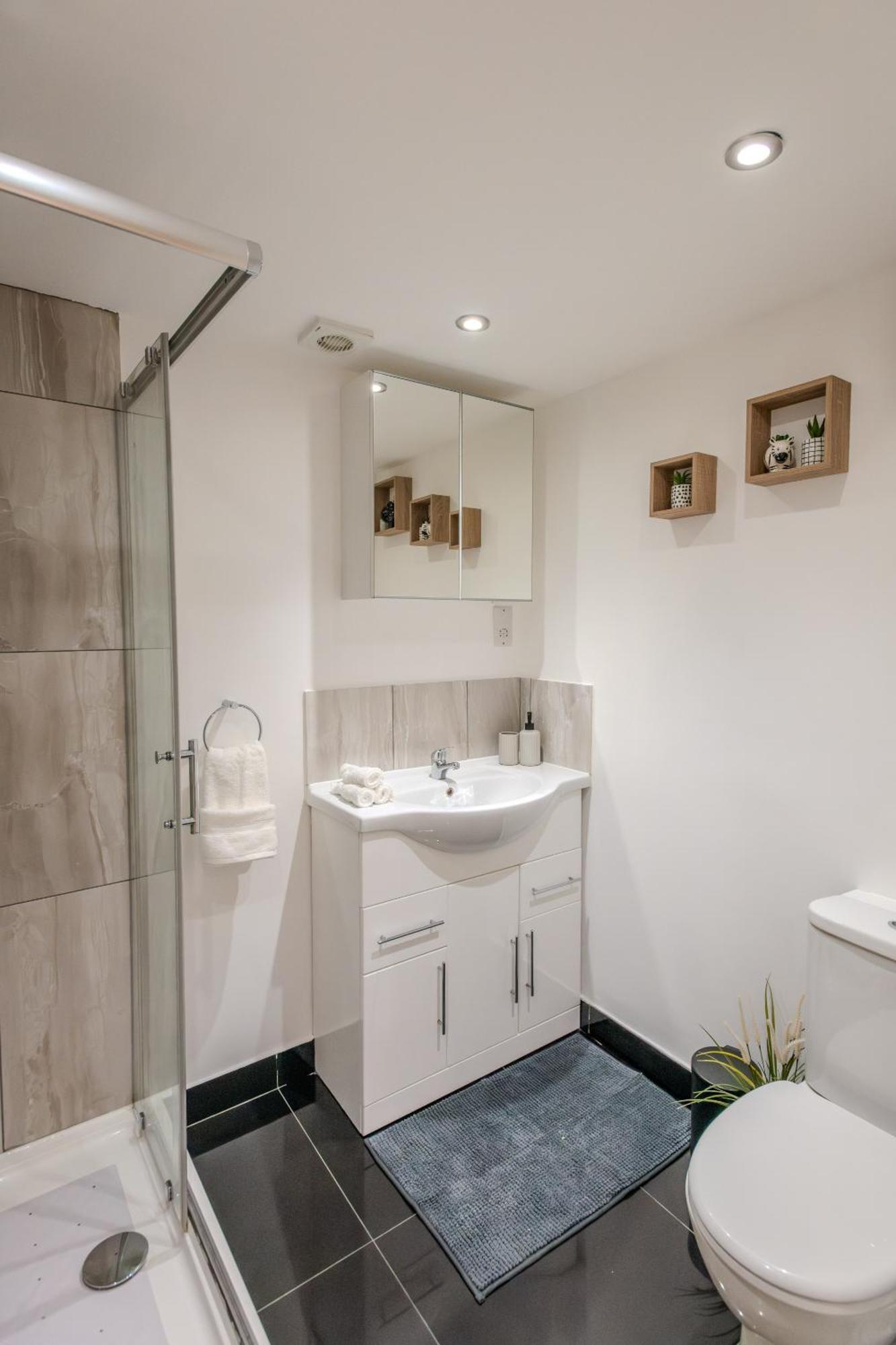Cosy 1 Bedroom Basement Apartment With Private Patio Area Londra Exterior foto